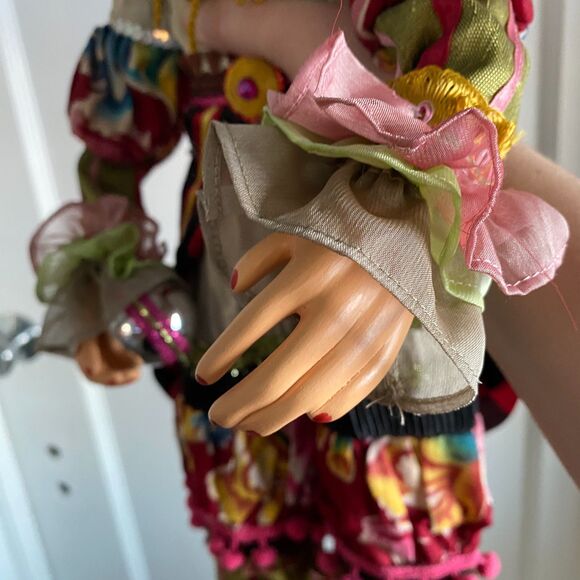 Kasma Collection 24 Inch Porcelain and Cloth Jester Clown Collectible Doll, EUC - Picture 13 of 16